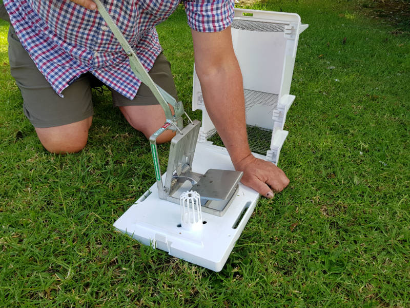 How to set a DOC200 with the DOC trap setting tool.